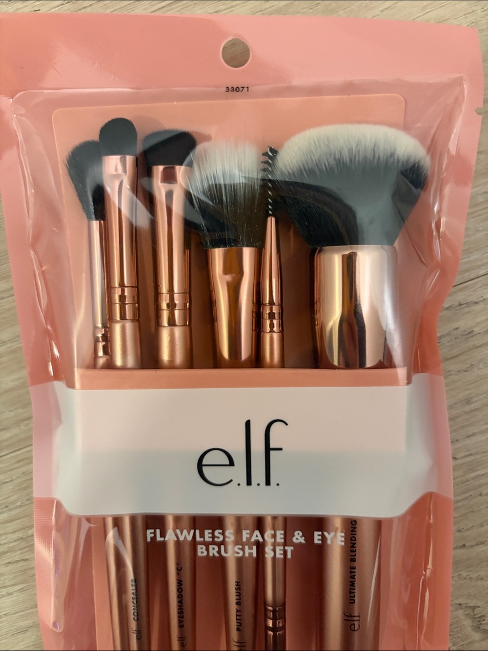 e.l.f flawless face & eye brush set - Picture 2 of 3